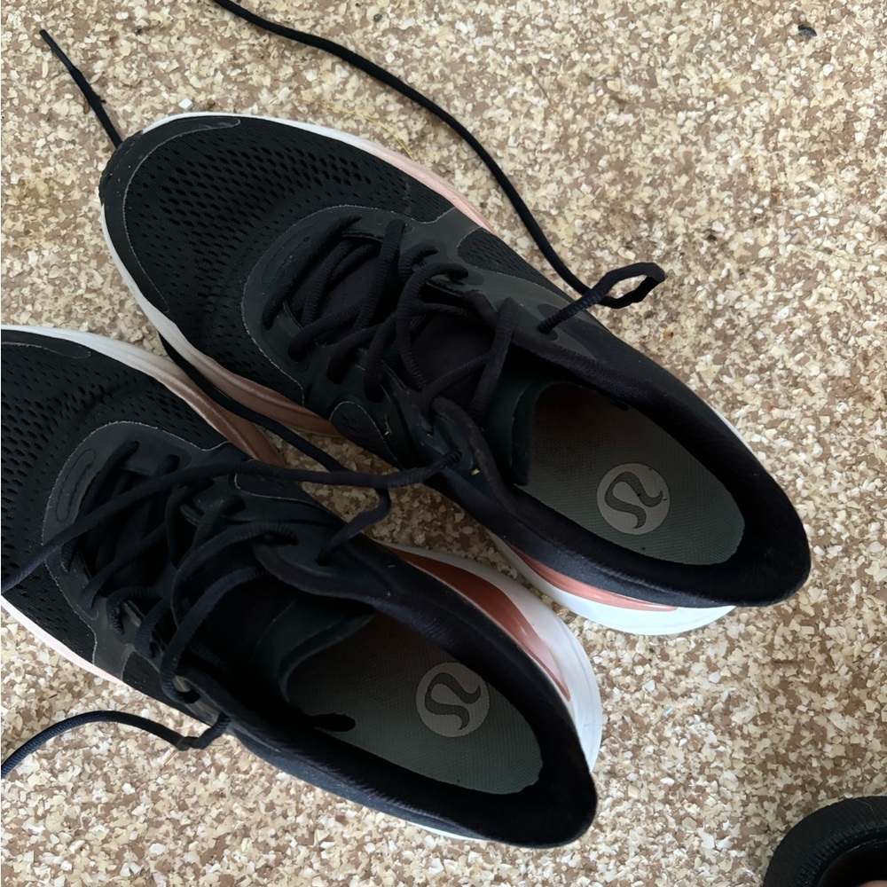 Lululemon blissful women's running shoe - Picture 6 of 6